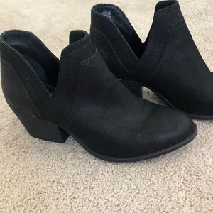 Steve Madden black booties